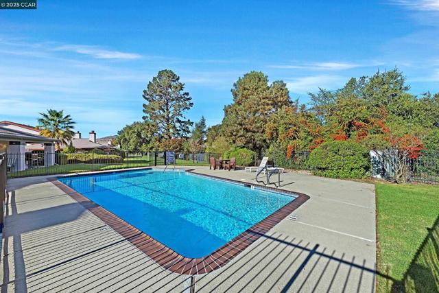 3716 Mesa Vista Dr, San Ramon CA: https://media.crmls.org/mediaz/dd361d29-5785-47c4-9f43-bdef4f6eac6b.jpg