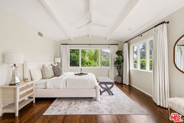4071 Mandeville Canyon Road, Los Angeles CA: https://media.crmls.org/mediaz/dd3771d7-c802-4c97-9231-10c166966562.jpg