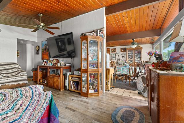 293 Paden Dr, Spring Valley CA: https://media.crmls.org/mediaz/dd37852b-3d1f-47d9-8752-7080ad6ac430.jpg