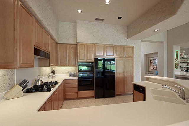 379 Tomahawk Drive, Palm Desert CA: https://media.crmls.org/mediaz/dd378aa9-4c3f-43b3-88b7-92b0a3f2889b.jpg