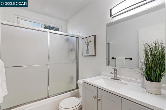 207 Midway Dr, Martinez CA: https://media.crmls.org/mediaz/dd37964f-f3ee-4927-b33f-09f17f52c6e3.jpg
