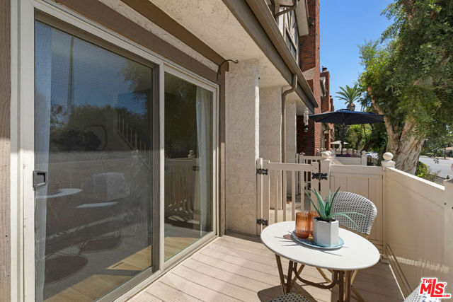 13959 Victory Boulevard, 1 photo 6