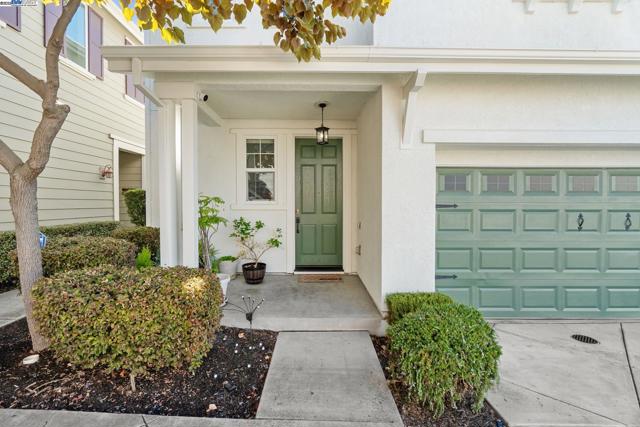 663 Falling Star Drive, Martinez CA: https://media.crmls.org/mediaz/dd3957ae-0fa1-4f4a-a02e-a99a0bbe5475.jpg