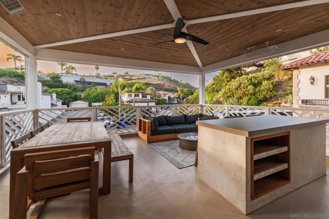 1041 Van Nuys St, San Diego CA: https://media.crmls.org/mediaz/dd39fe2e-e292-4076-a1cb-33ba3a51ae23.jpg