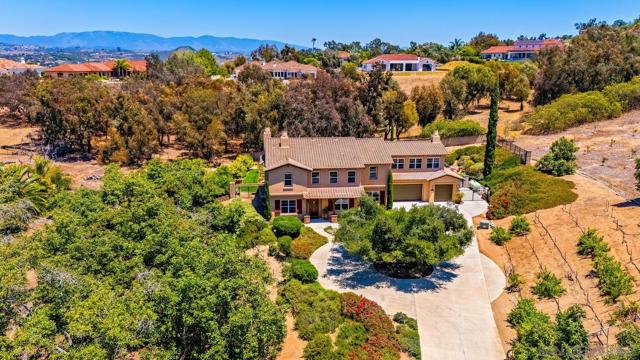 1272 Chateau Montelena, Bonsall CA: https://media.crmls.org/mediaz/dd3a1a8d-18b4-4b32-a9dd-cfd213639a14.jpg