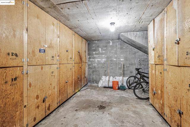 375 Jayne Avenue, Oakland CA: https://media.crmls.org/mediaz/dd3a2e9d-719e-4c29-bc1d-c9d5cc83a04d.jpg