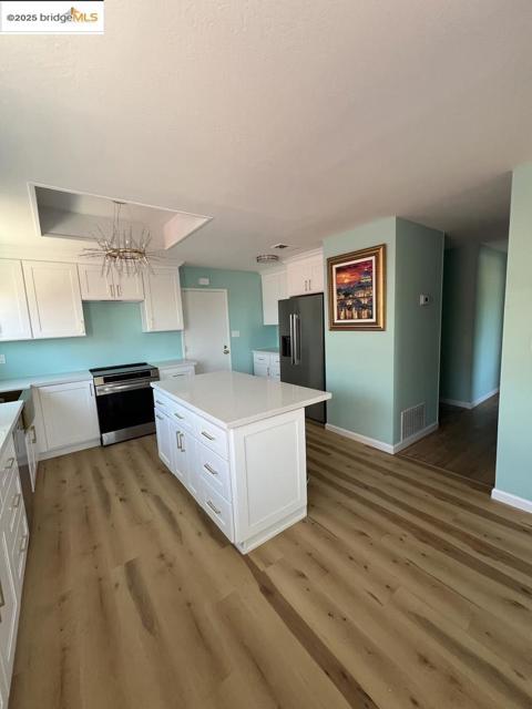 2269 Cypress AVE, San Pablo CA: https://media.crmls.org/mediaz/dd3b5c30-fc70-4ad5-ba9e-48e3b36f813b.jpg