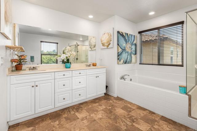 2910 Lucia Jade Loop, San Diego CA: https://media.crmls.org/mediaz/dd3cb243-4669-4010-b677-222c24ced4dc.jpg