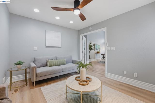 1782 Whitecliff Way, Walnut Creek CA: https://media.crmls.org/mediaz/dd3cc202-8b33-4830-afcf-b2b1f6ad65ec.jpg