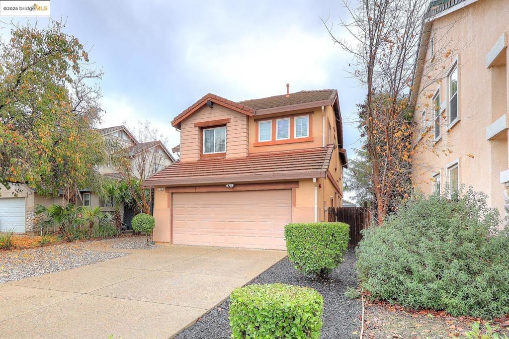 220 WHISPERING OAKS COURT