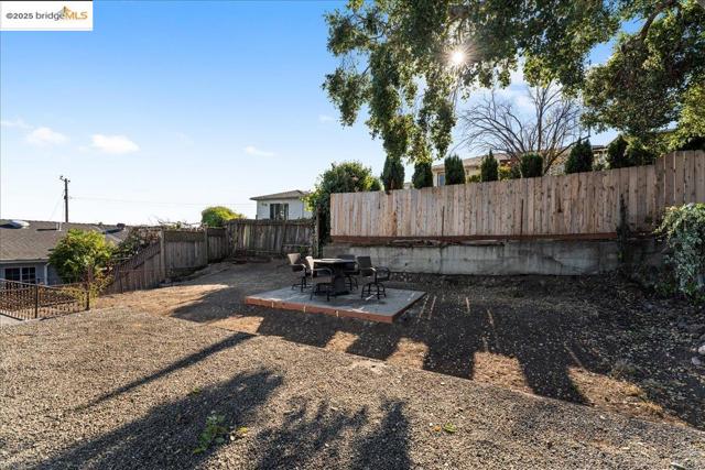 18943 Crest Ave, Castro Valley CA: https://media.crmls.org/mediaz/dd3d4281-d85c-4a9c-b132-50d791a77c83.jpg