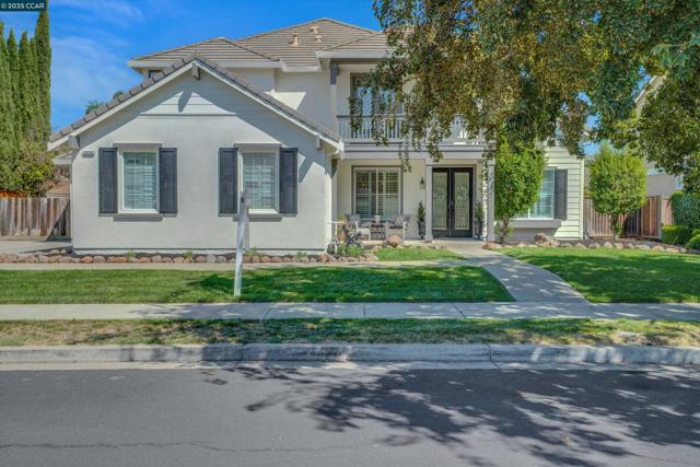 2856 Gardenside Ct, Brentwood CA: https://media.crmls.org/mediaz/dd3e5fc3-3279-4704-a008-6bfb6ea2733e.jpg