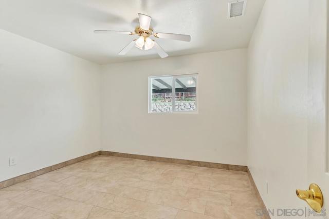 9548 Abbeyfield Rd, Santee CA: https://media.crmls.org/mediaz/dd3ef061-6236-4eb1-9afb-adab8dfd59fe.jpg