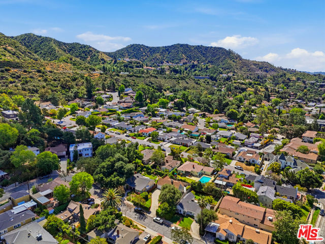 1816 Rosita Drive, Glendale CA: https://media.crmls.org/mediaz/dd3f2ed6-e0a7-4f30-8a43-e6d6693fb02d.jpg