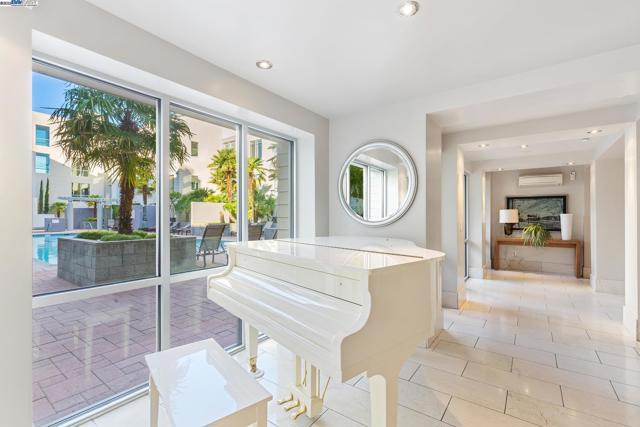 1655 N California Blvd, Walnut Creek CA: https://media.crmls.org/mediaz/dd3fad7b-f851-413a-91bc-48899525b678.jpg