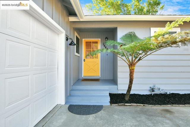 2449 Center Rd, Novato CA: https://media.crmls.org/mediaz/dd4013ca-ed1a-42e3-8bba-db5174a1f6d7.jpg