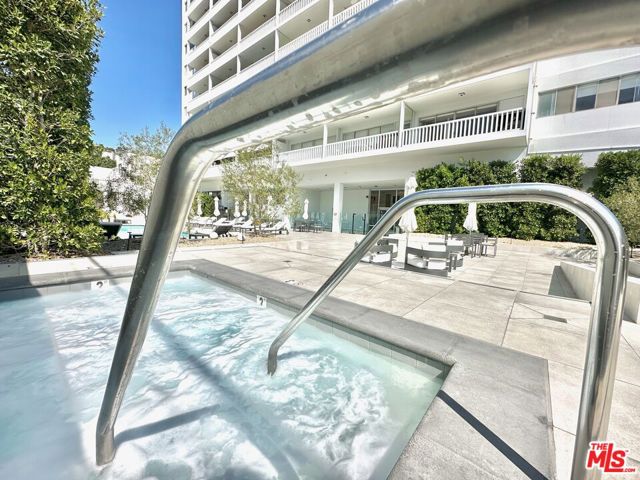 999 N Doheny Drive, West Hollywood CA: https://media.crmls.org/mediaz/dd40b584-24cd-4d2d-9b77-d51afafdf320.jpg