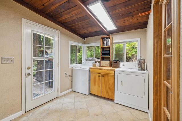 17520 Comanche Trail, Los Gatos CA: https://media.crmls.org/mediaz/dd40d7a9-7e4e-4d47-8d62-166cd3a65ef5.jpg