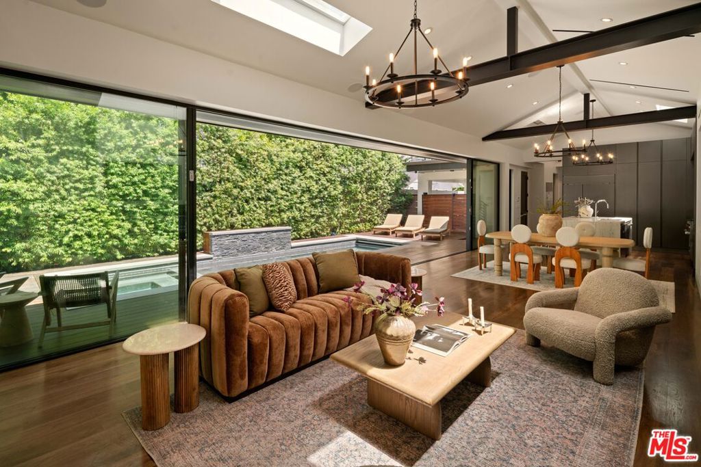 527 Norwich Drive — Traditional