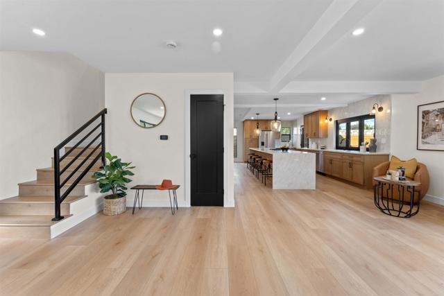 5777 Desert View Drive, La Jolla CA: https://media.crmls.org/mediaz/dd4122fc-8336-4928-bd0c-26e6bd6e694d.jpg