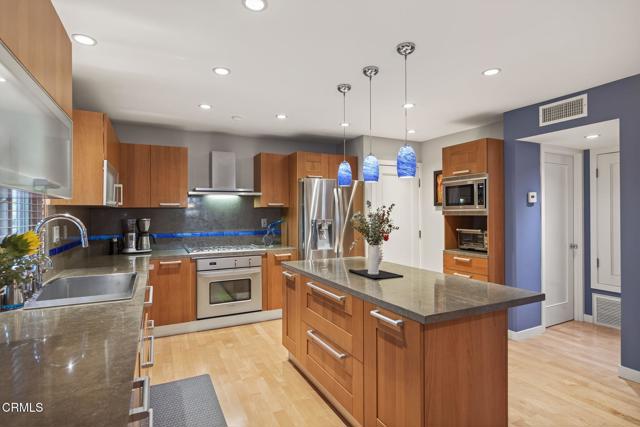 1157 Via Colinas, Westlake Village CA: https://media.crmls.org/mediaz/dd4136b6-2bad-48c4-bd38-a63d9e857b21.jpg