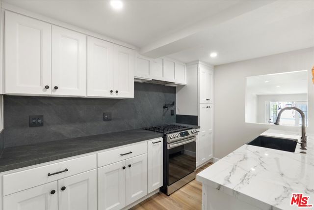 584 W 10th Street, San Pedro CA: https://media.crmls.org/mediaz/dd4140cc-cda5-4bd1-b1d1-84353a988a41.jpg