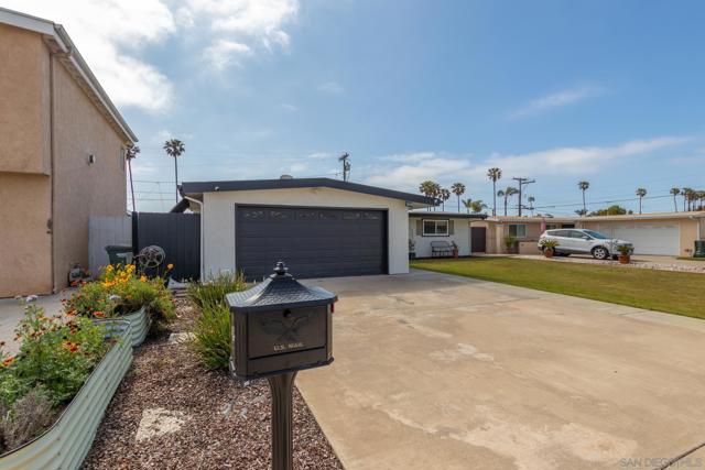 1410 California St., Imperial Beach CA: https://media.crmls.org/mediaz/dd422d64-ab1d-4ced-883a-87642c5ef371.jpg