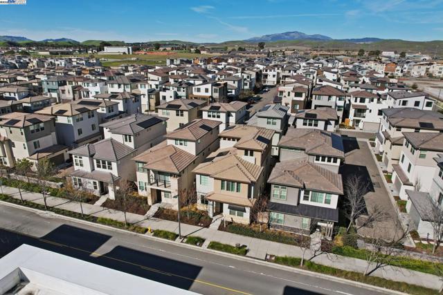 5623 Central Pkwy, Dublin CA: https://media.crmls.org/mediaz/dd42372a-df6a-4e76-b423-1cf419cfa0f3.jpg