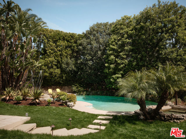 1117 N Beverly Drive, Beverly Hills CA: https://media.crmls.org/mediaz/dd425db6-0b88-4732-b342-e3e66ada42f7.jpg