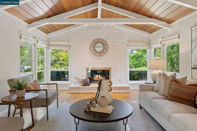 149 Rock Oak Court, Walnut Creek CA: https://media.crmls.org/mediaz/dd428440-a91a-4dc9-a409-f670ee874e0b.jpg