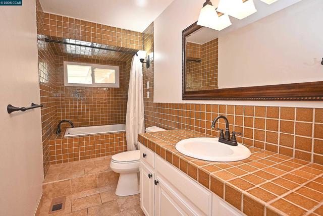 530 Hazel Street, Livermore CA: https://media.crmls.org/mediaz/dd42b403-6c02-490e-a522-e96e14b0ac9f.jpg