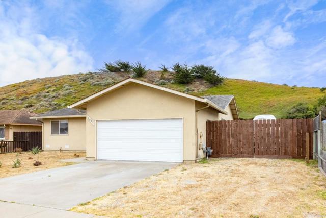 3097 Messinger Drive, Marina CA: https://media.crmls.org/mediaz/dd42cc6d-507a-4ef6-9b08-ddbc55b7e5db.jpg