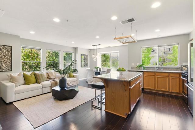 353 Whisman Station Drive, Mountain View CA: https://media.crmls.org/mediaz/dd431066-cc34-4a8a-bbb6-f2e510ec3f65.jpg