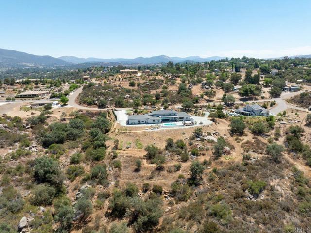 573 Lilac Ranch Rd, Alpine CA: https://media.crmls.org/mediaz/dd436d91-49e2-4428-81f2-5e7d502c79f7.jpg
