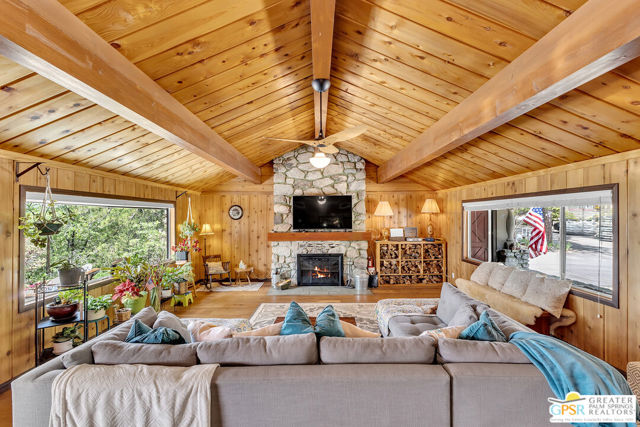 21395 Highway 243, Idyllwild CA: https://media.crmls.org/mediaz/dd442657-dcb5-4447-888c-345079357668.jpg
