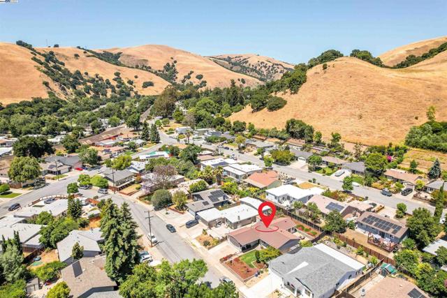 38392 Nebo Dr, Fremont CA: https://media.crmls.org/mediaz/dd44685c-3607-4585-8bf9-0e45d0caa3d2.jpg