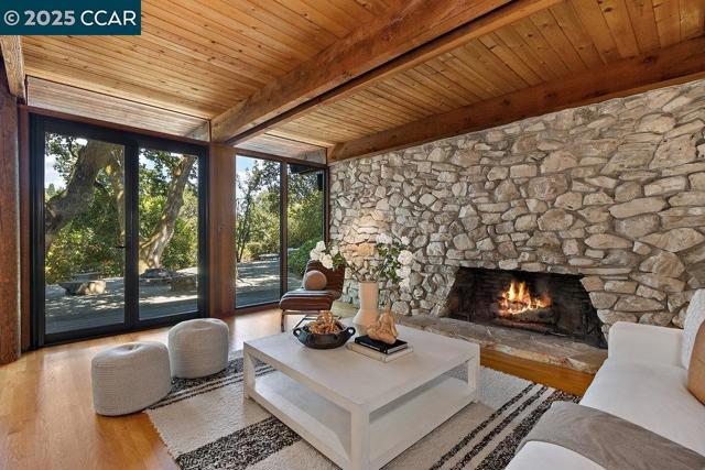 39 El Toyonal, Orinda CA: https://media.crmls.org/mediaz/dd446e2a-f239-4146-9e04-e70a988aeedc.jpg