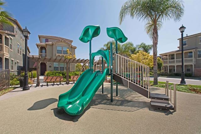 1804 OLIVE GREEN ST, Chula Vista CA: https://media.crmls.org/mediaz/dd453a86-35a4-481f-84fb-21a0c508bdd5.jpg