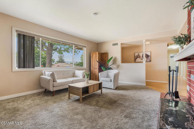 3317 Dalhart Avenue, Simi Valley CA: https://media.crmls.org/mediaz/dd458f30-4c58-482b-8312-c48070b9caa4.jpg