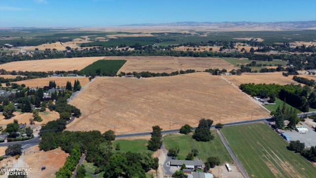12201 Orange Blossom Rd, Oakdale CA: https://media.crmls.org/mediaz/dd45a11d-352e-486e-963f-02303ab926d3.jpg