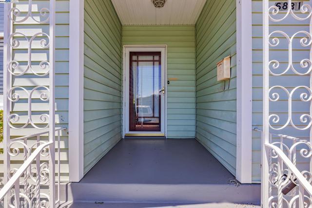 6831 Dairy Ave, Newark CA: https://media.crmls.org/mediaz/dd45d8d0-28c3-4409-8a48-43d9c10f7858.jpg