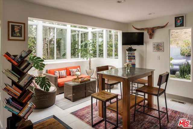 11372 Brill Drive, Studio City CA: https://media.crmls.org/mediaz/dd461d61-a616-462b-b7a5-7f4a571afa7d.jpg