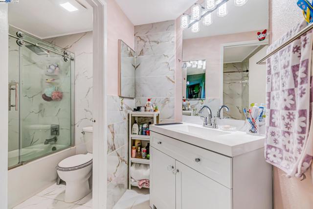 46762 Winema Cmn, Fremont CA: https://media.crmls.org/mediaz/dd474f65-7138-4740-b6b5-7294e7578588.jpg