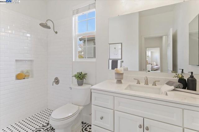 3989 Strafford Ct, Dublin CA: https://media.crmls.org/mediaz/dd47693c-0be3-46ee-8333-ab5730473253.jpg