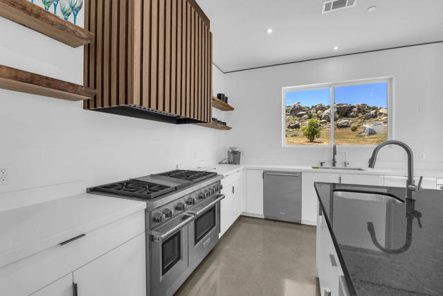 41265 Lakeshore Boulevard, Aguanga CA: https://media.crmls.org/mediaz/dd47a647-21b1-4cd3-9b0d-22cfcd2cd363.jpg