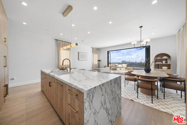 812 W Avenue 37, Los Angeles CA: https://media.crmls.org/mediaz/dd47ecbf-c0cf-4eb7-a84c-6435b7136bce.jpg