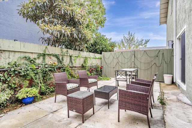 Image 20 of 55 For 370 Appian Way