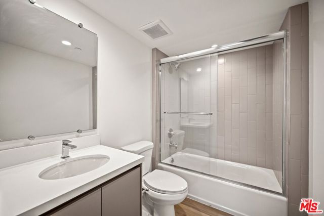 10405 Louisiana Avenue, Los Angeles CA: https://media.crmls.org/mediaz/dd4852b8-06b7-473f-a87a-63d918945247.jpg