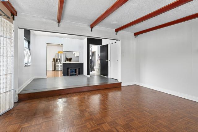 1045 72nd Avenue, Oakland CA: https://media.crmls.org/mediaz/dd4887fe-095a-4165-89e4-e9566734bd0f.jpg