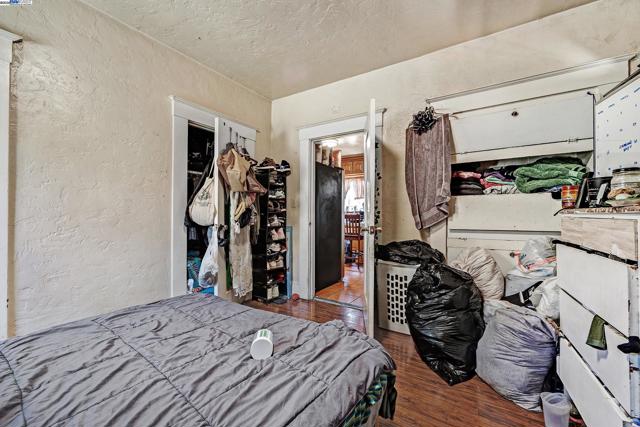 2309 High St, Oakland CA: https://media.crmls.org/mediaz/dd48ae1c-d2a5-4858-a9d2-299b7c1fde0f.jpg